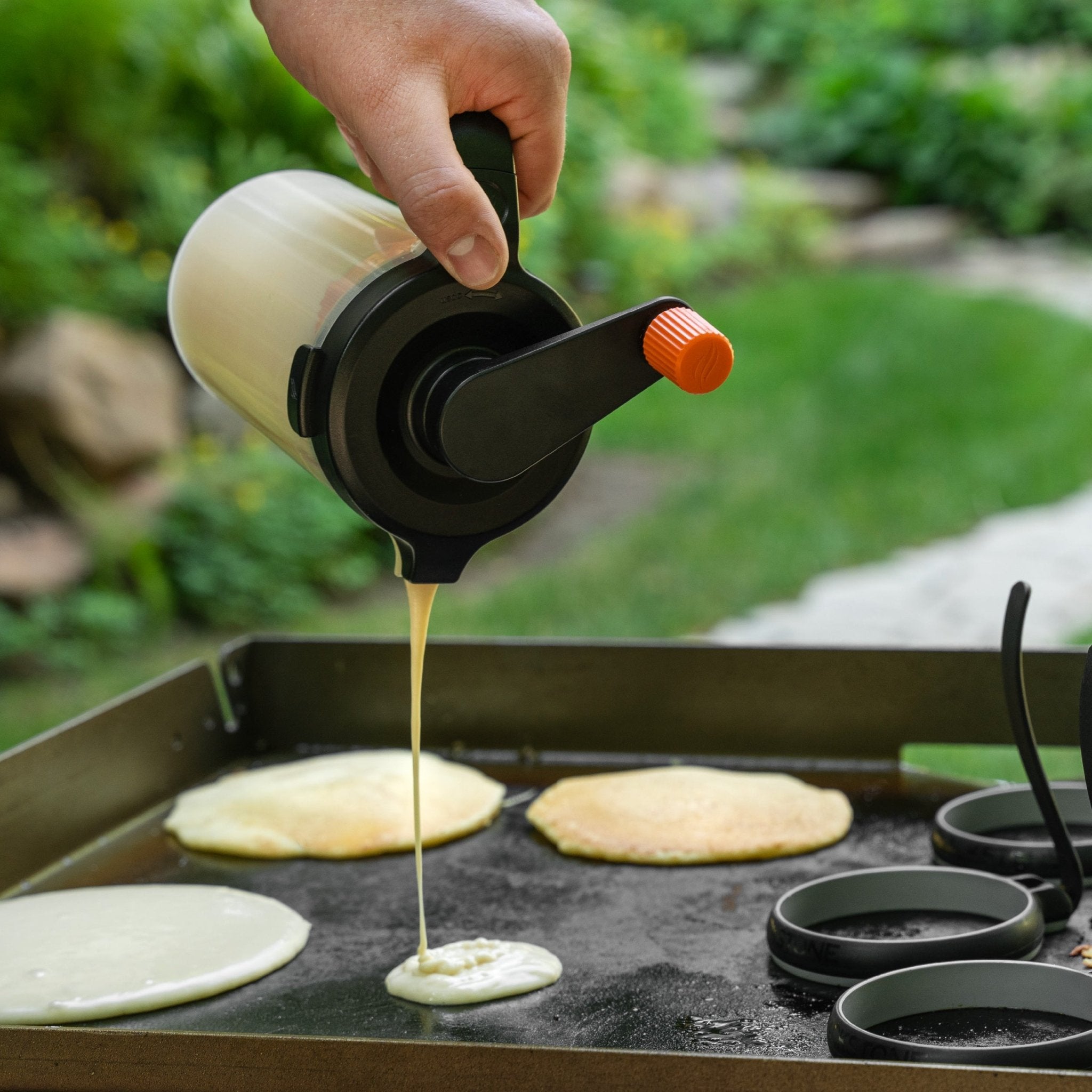 Stir & Pour Mixer - Blackstone Products