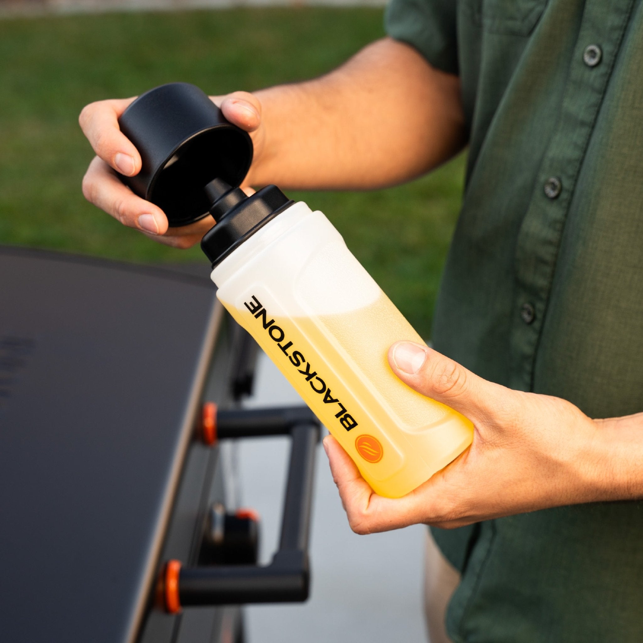 20oz Squeeze Bottles (2pk) - Must - Have Griddle Accessories | Blackstone Products
