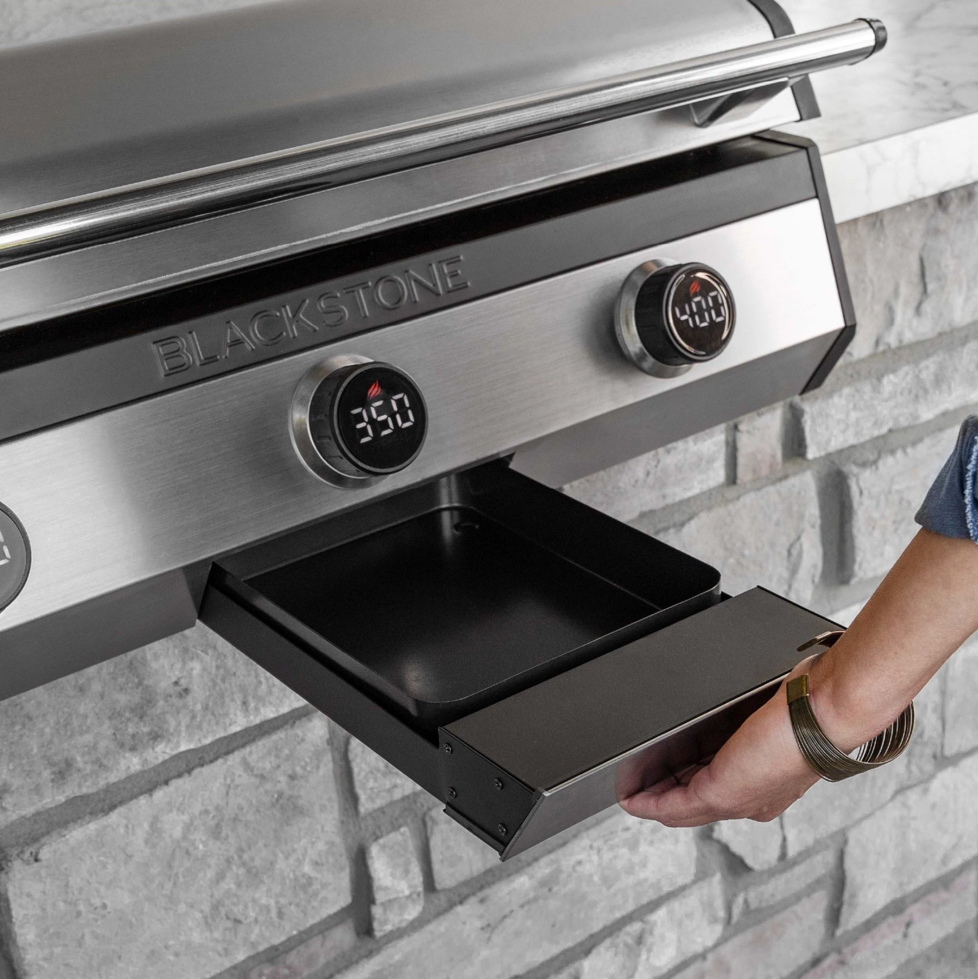 Griddle cooking surface