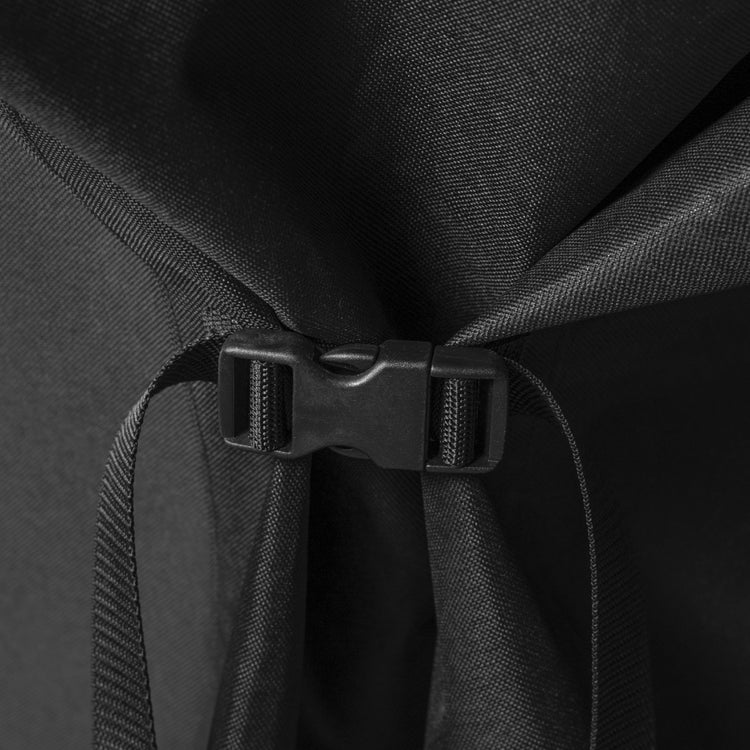 The side buckles ensure a secure fit. 