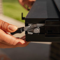 The extendable side shelf easily releases with the side latches. 