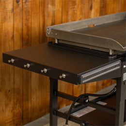 The magnetic toolbar and side shelf hooks ensure you have plenty of space for your tools and accessories. 