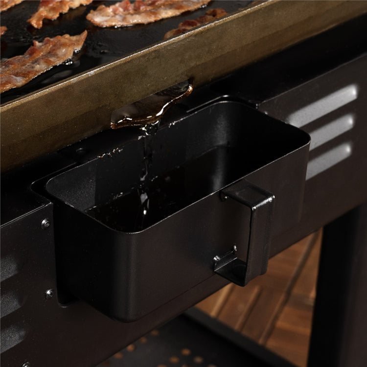 The Rear Grease Management makes it easy to cleanup by directing grease and food debris to the back of the griddle into the grease cup. 