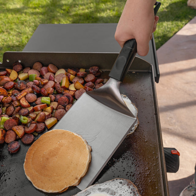 Easily flip breakfast, lunch, and dinner with ease. 