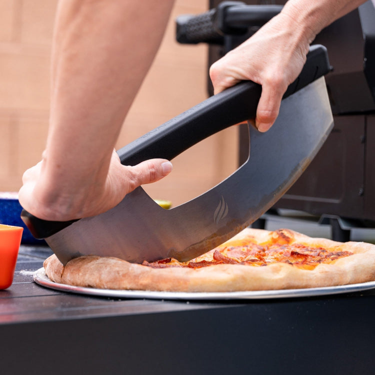AILUROPODA Pizza Rocker with Protective Lid with Walnut Handles with