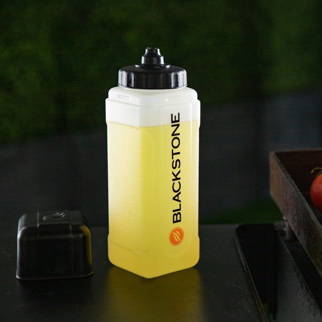 Use oil or water or your favorite sauces and dresses in the square squeeze bottle. 